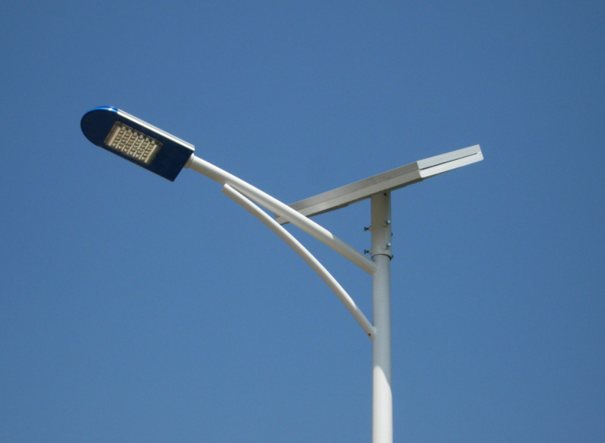 Reliability guarantee in low-temperature operating environment of LED road lighting